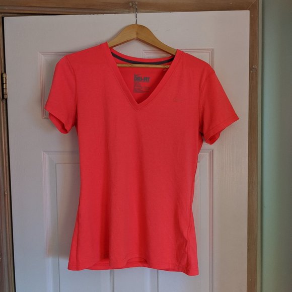 Nike Bright Pink Shirt - Picture 3 of 6